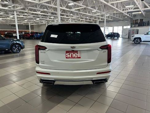 Used 2021 Cadillac XT6 Premium Luxury AWD/4WD image 4