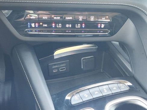 Used 2023 Buick Envision Avenir image 21