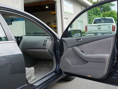 Used 2010 Nissan Altima 2.5 FWD image 30