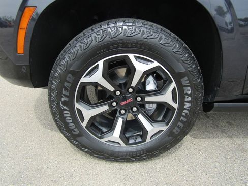 Used 2025 GMC Yukon XL AT4 w/ AT4 Premium Package AWD/4WD image 10