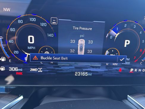 Used 2025 Chevrolet Suburban Z71 image 39