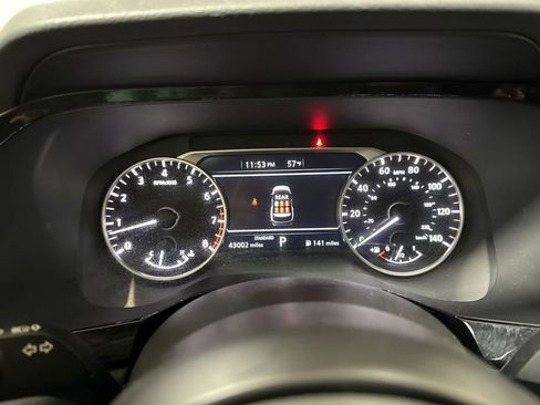 Used 2024 Nissan Pathfinder SV image 12