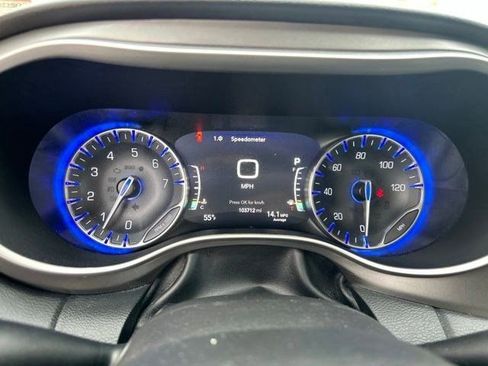 Used 2021 Chrysler Pacifica Touring-L FWD image 13