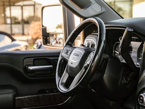 Used 2022 GMC Sierra 3500 Denali w/ Denali Black Diamond Edition image 10