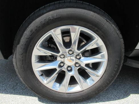 Used 2026 Chevrolet Suburban Premier AWD/4WD image 8