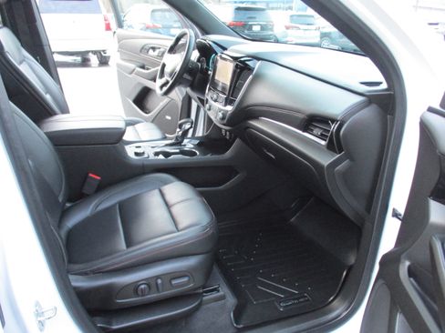 Certified 2023 Chevrolet Traverse RS image 17