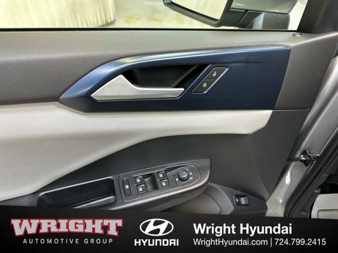 Used 2023 Volkswagen Taos SE w/ Panoramic Sunroof Package image 10