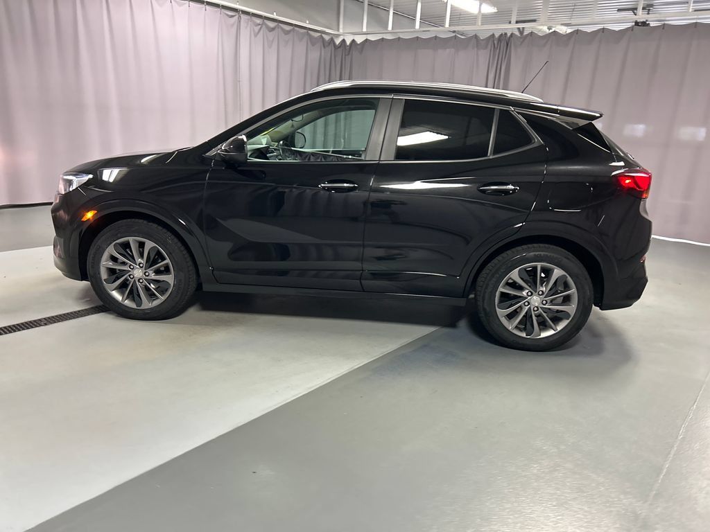 Used 2022 Buick Encore GX Select w/ Sport Touring Package FWD image 4