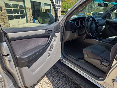 Used 2004 Toyota 4Runner Sport AWD/4WD image 15