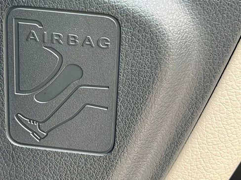 Certified 2023 Mercedes-Benz C 300 4MATIC Sedan image 28