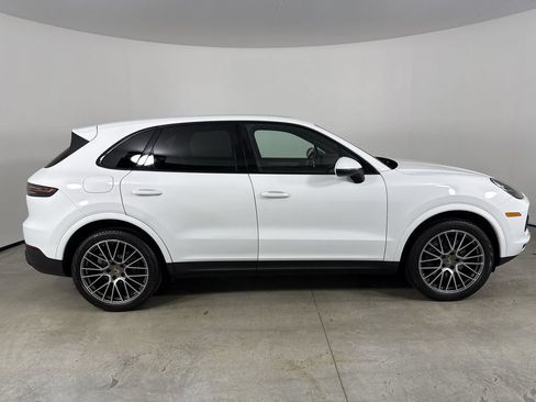 Certified 2023 Porsche Cayenne Platinum Edition AWD/4WD image 8