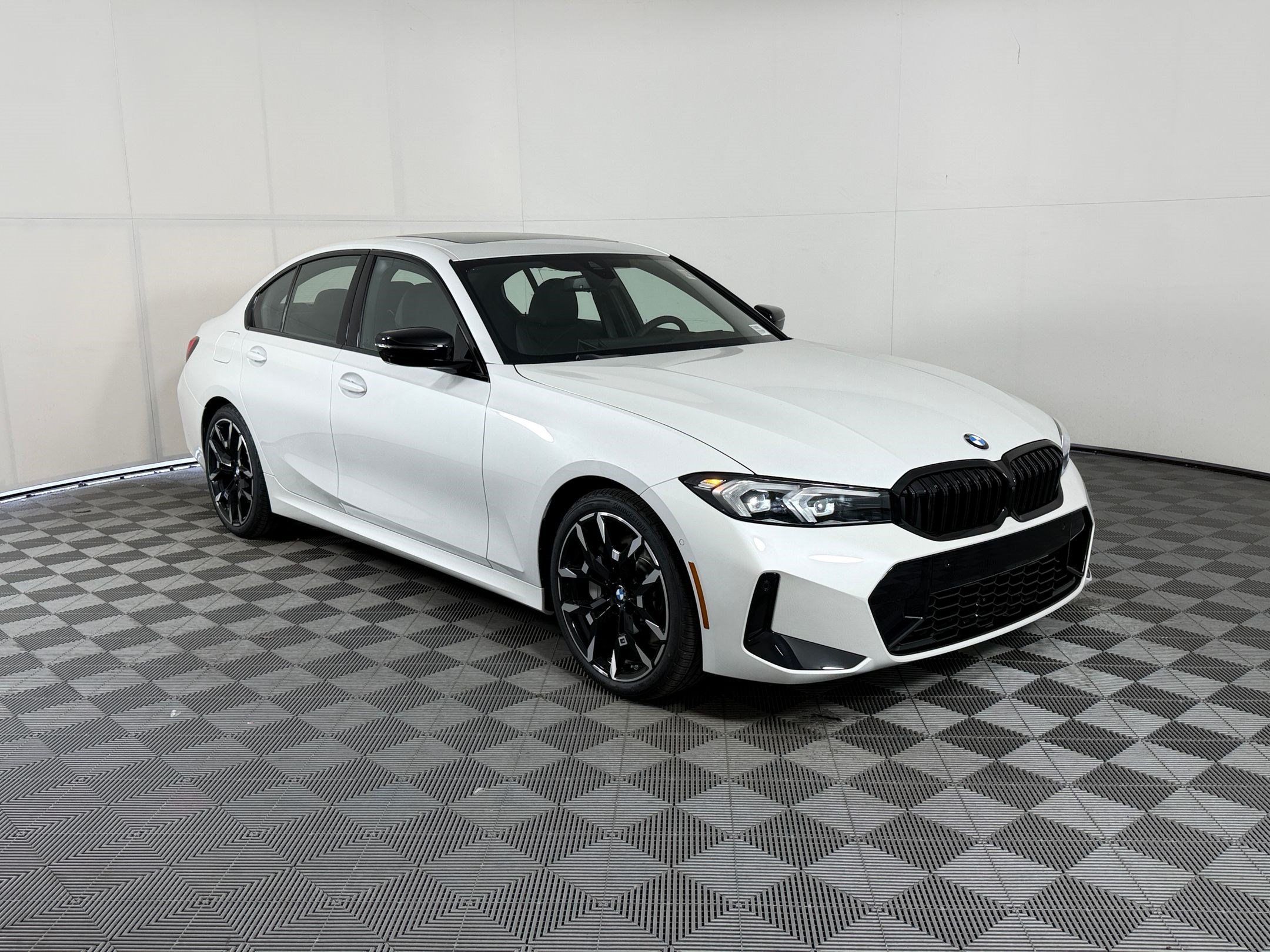 Used 2026 BMW 330i Sedan w/ M Sport Package RWD image 7