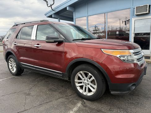 Used 2014 Ford Explorer XLT w/ Equipment Group 202A image 7