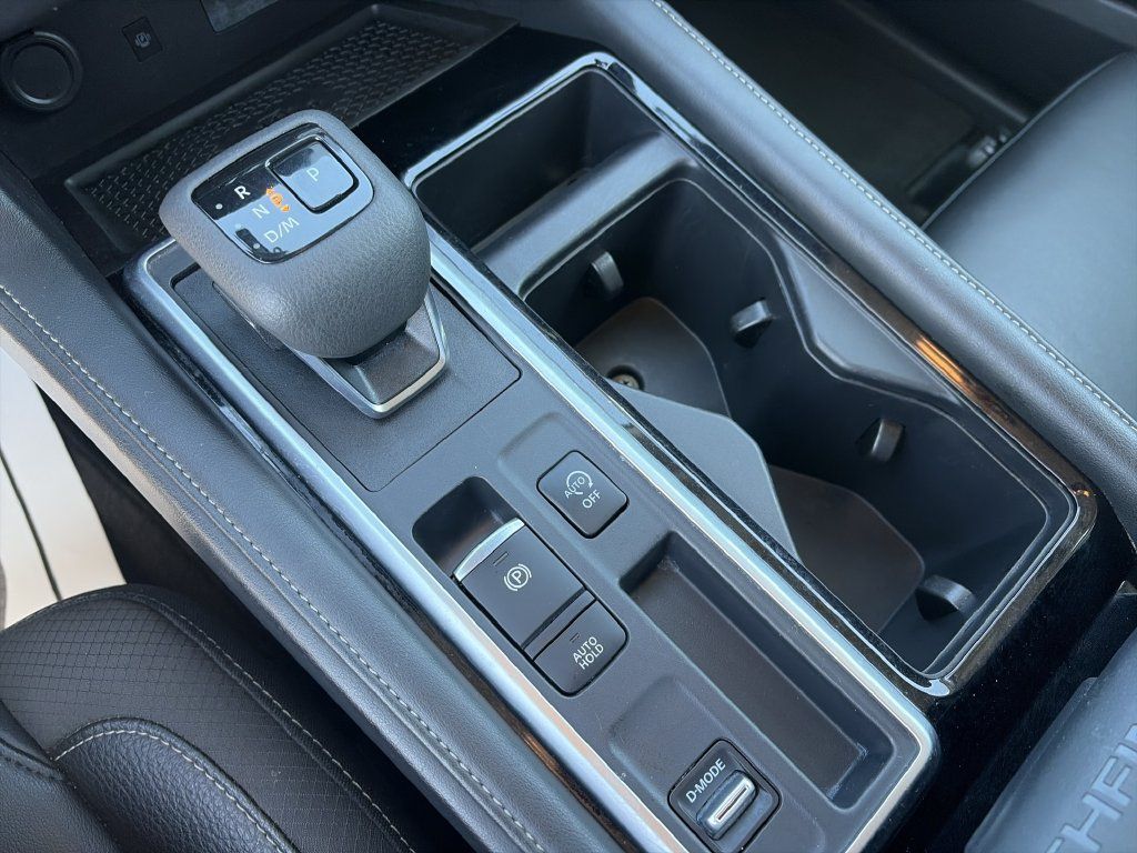 Used 2025 Nissan Pathfinder SL FWD image 26
