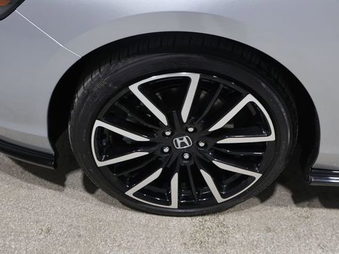 Used 2024 Honda Accord Touring image 9