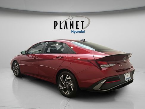 Certified 2025 Hyundai Elantra Sport FWD image 4
