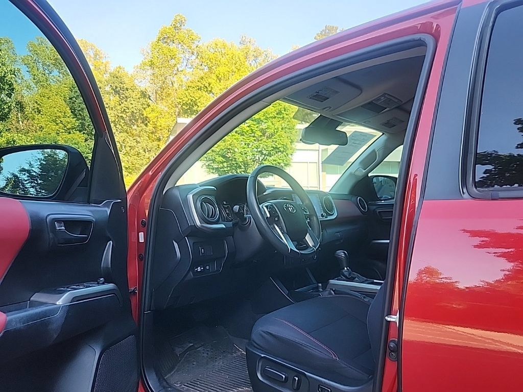Used 2021 Toyota Tacoma SR5 RWD image 5