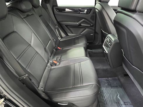 Used 2021 Porsche Cayenne image 26
