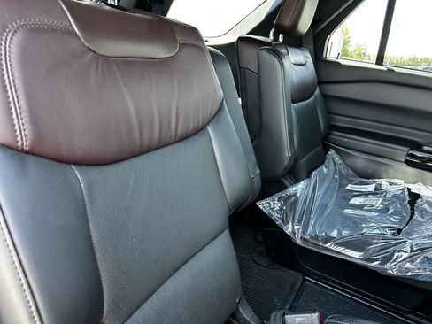 Used 2023 Ford Explorer Platinum w/ Premium Technology Package AWD/4WD image 11