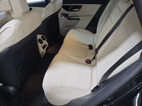 Used 2024 Mercedes-Benz GLC 300 4MATIC image 14