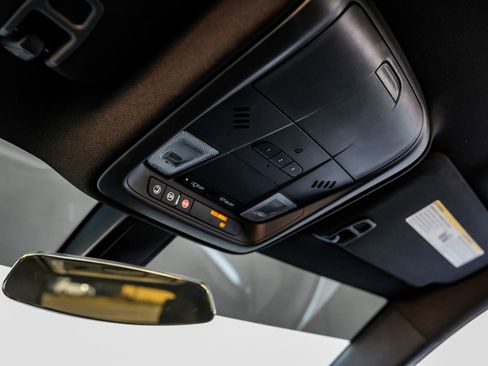 Used 2018 Cadillac XT5 Sport Utility 4D image 31