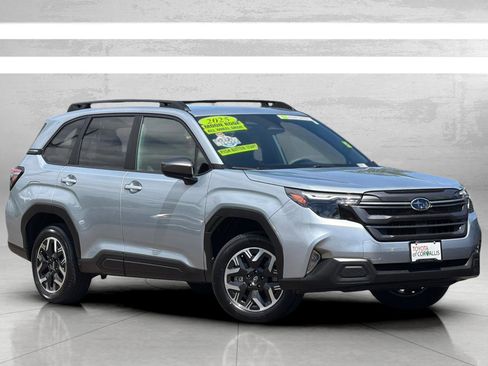 Used 2025 Subaru Forester Premium AWD/4WD image 2