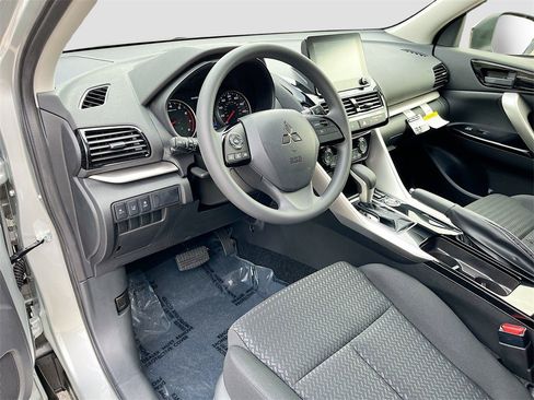 New 2025 Mitsubishi Eclipse Cross LE image 9