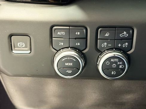 Used 2024 GMC Sierra 1500 AT4 w/ Technology Package image 10