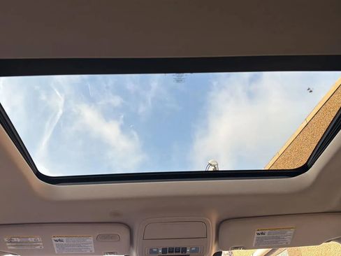 Used 2020 Ford Explorer Limited image 32