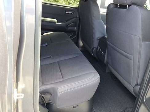 Used 2023 Nissan Frontier SV w/ SV Convenience Package RWD image 18