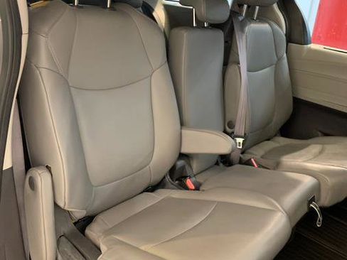 Used 2021 Toyota Sienna XLE image 48