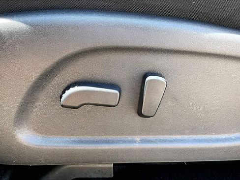 Used 2017 Nissan Pathfinder SV image 33