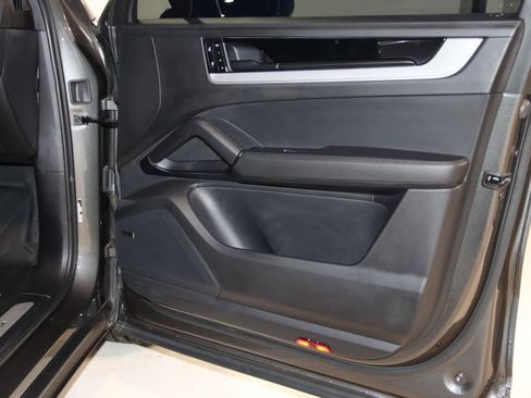 Used 2024 Porsche Cayenne image 66