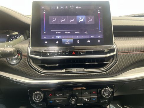 Used 2024 Jeep Compass Trailhawk image 18