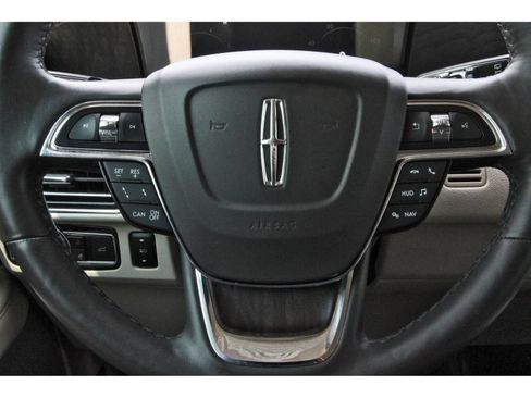 Used 2021 Lincoln Navigator Reserve w/ Luxury Package RWD image 18