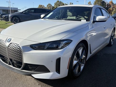 Used 2025 BMW i4 xDrive40i w/ Premium Package AWD/4WD image 5