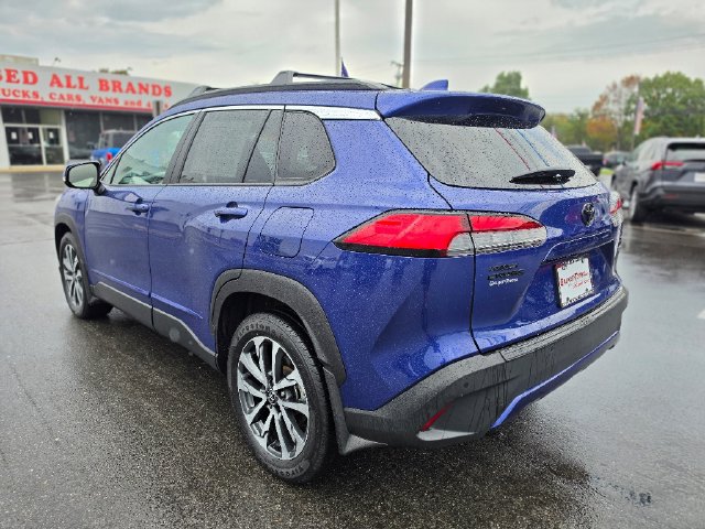 Used 2023 Toyota Corolla Cross XLE w/ Convenience Package AWD/4WD image 5