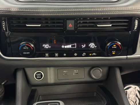 Used 2022 Nissan Rogue SV image 24