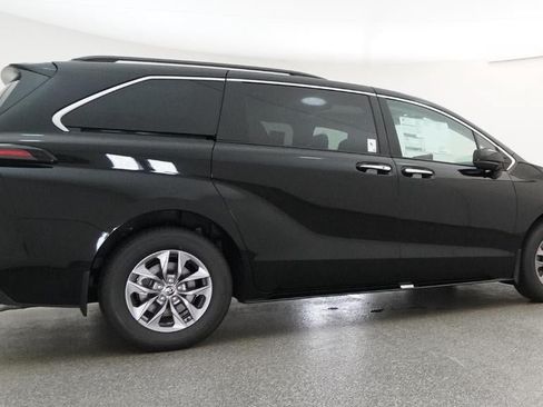 New 2026 Toyota Sienna XLE FWD image 26