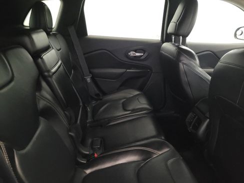 Used 2016 Jeep Cherokee Limited w/ Technology Group AWD/4WD image 19