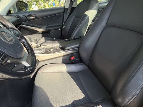 Used 2018 Lexus IS 300 AWD w/ Comfort Package image 17