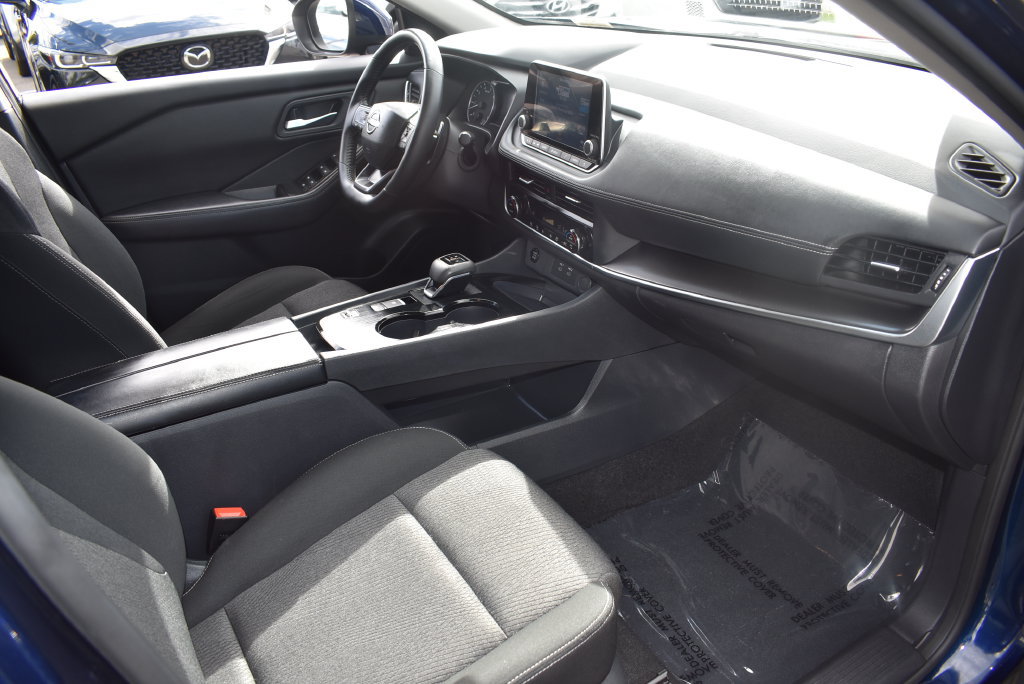 Used 2025 Nissan Rogue SV FWD image 11
