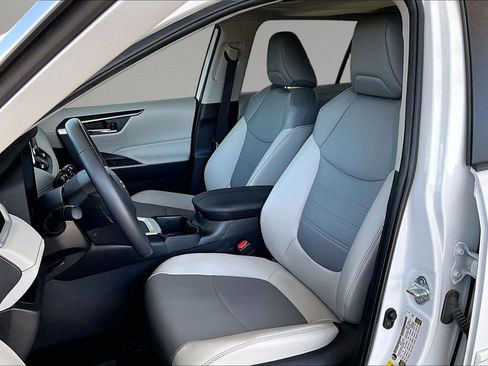 Used 2025 Toyota RAV4 XLE Premium FWD image 21