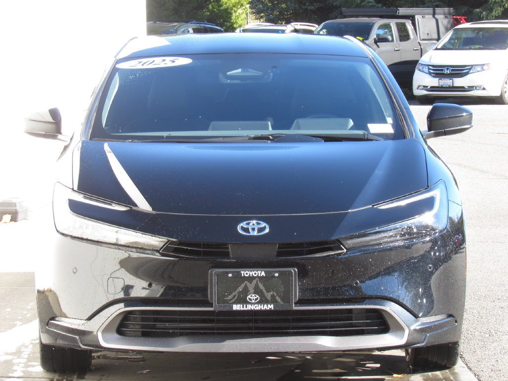 Used 2025 Toyota Prius FWD image 3