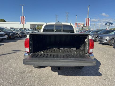 Used 2017 Toyota Tacoma SR5 image 7