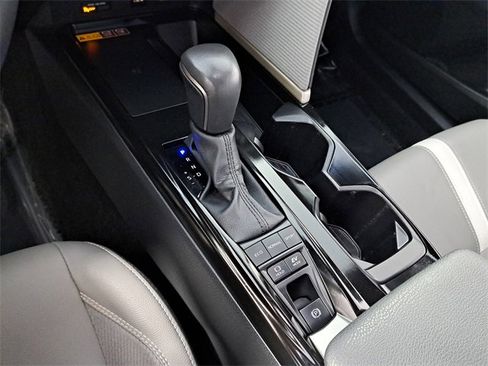 Used 2025 Toyota Camry SE image 30