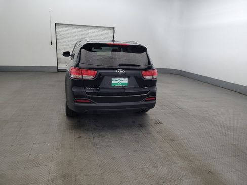 Used 2017 Kia Sorento AWD image 6