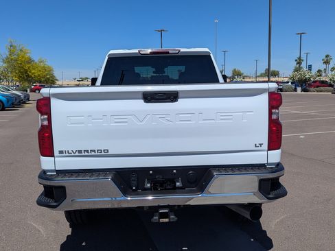 Used 2025 Chevrolet Silverado 2500 LT w/ Convenience Package AWD/4WD image 4