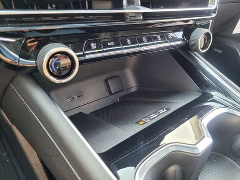 Used 2024 Chevrolet Traverse RS w/ LPO, Floor Liner Package image 27