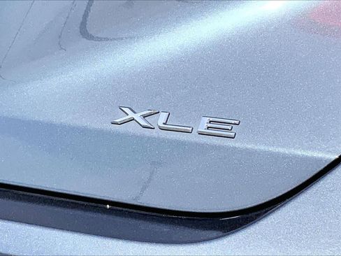 Used 2022 Toyota Avalon XLE image 10